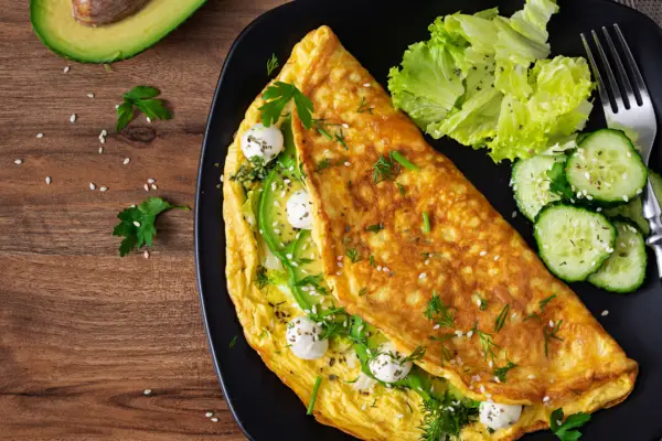 Omelette Mozzarella & Avocat - Un mariage gourmand de saveurs keto. 🍳🥑🧀
