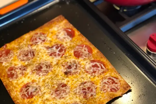 Pizza Keto Pepperoni - Une pizza délicieuse sans glucides pour régime cétogène. 🍕🍕🍕