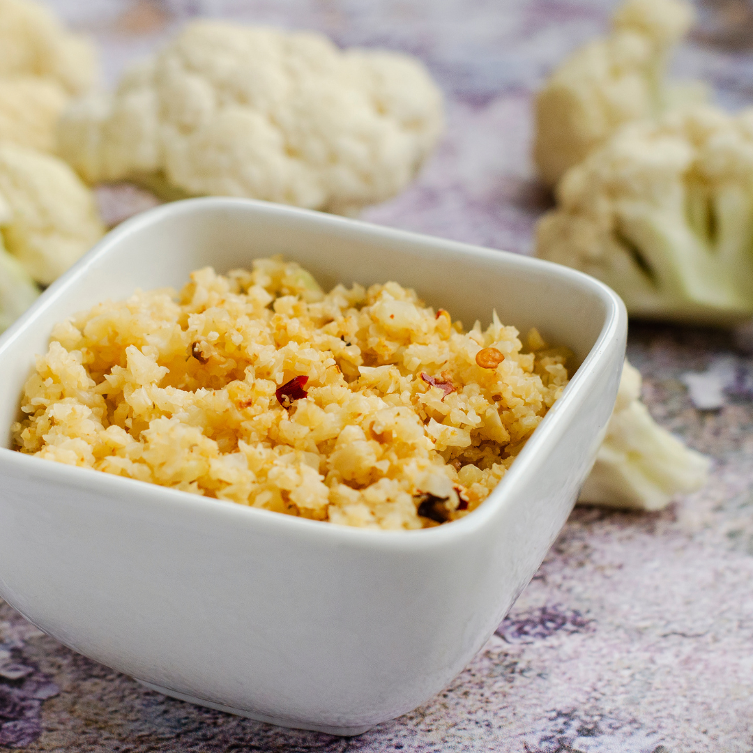 Riz de Chou-Fleur Keto - Un plat faible en glucides, riche en nutriments et idéal pour l'alimentation cétogène. 🍚